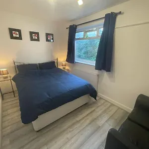 Villa Cheerful 3 Bed Entire House, Newly Refurbished, Manchester